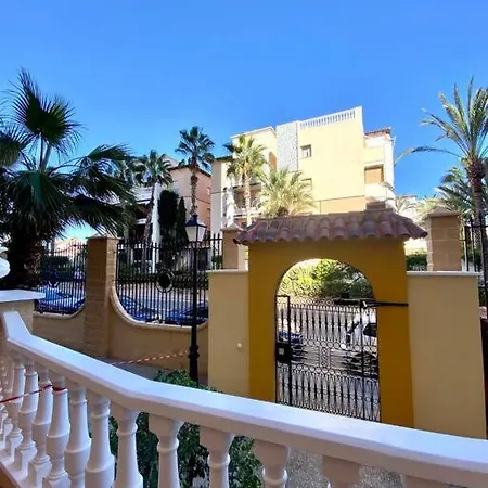 Апартаменты Casa Locos Торевьиа